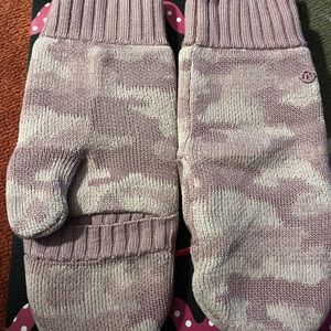 Lululemon Mittens